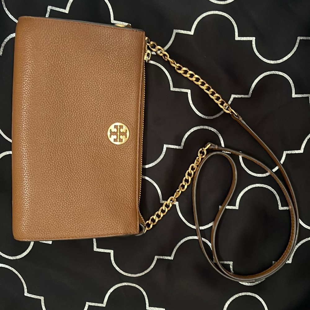 used very little, very comfortable crossbody